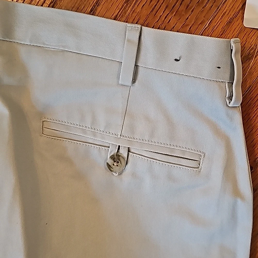 🧍‍♂️NEW WITH TAGS! Jos. A. Bank size 30W x 32L light khaki pants